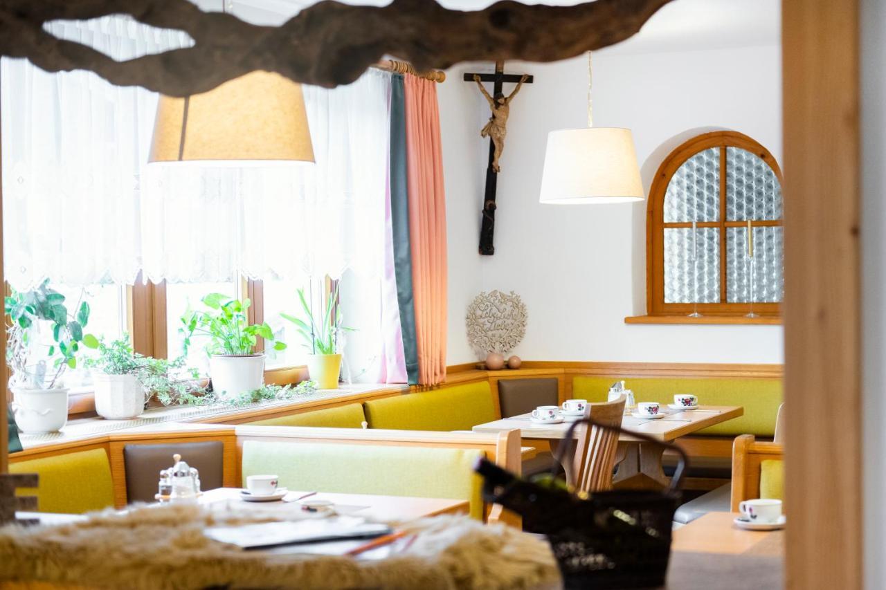 Hotel Pension Barbara Sankt Martin am Tennengebirge Exteriör bild