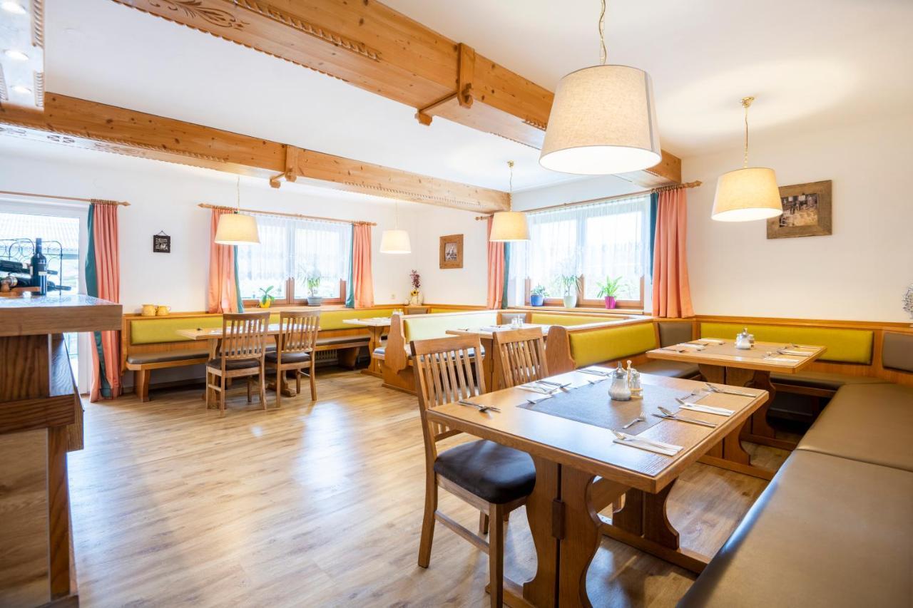Hotel Pension Barbara Sankt Martin am Tennengebirge Exteriör bild