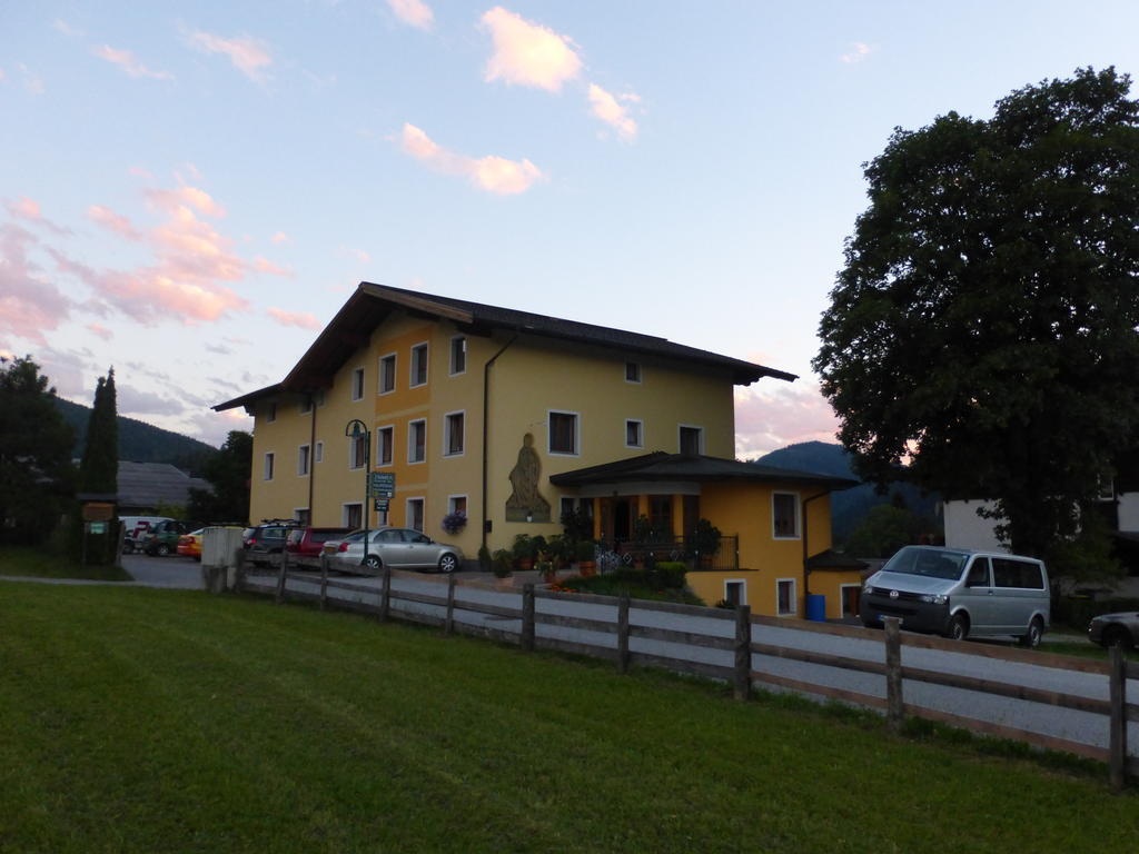 Hotel Pension Barbara Sankt Martin am Tennengebirge Exteriör bild