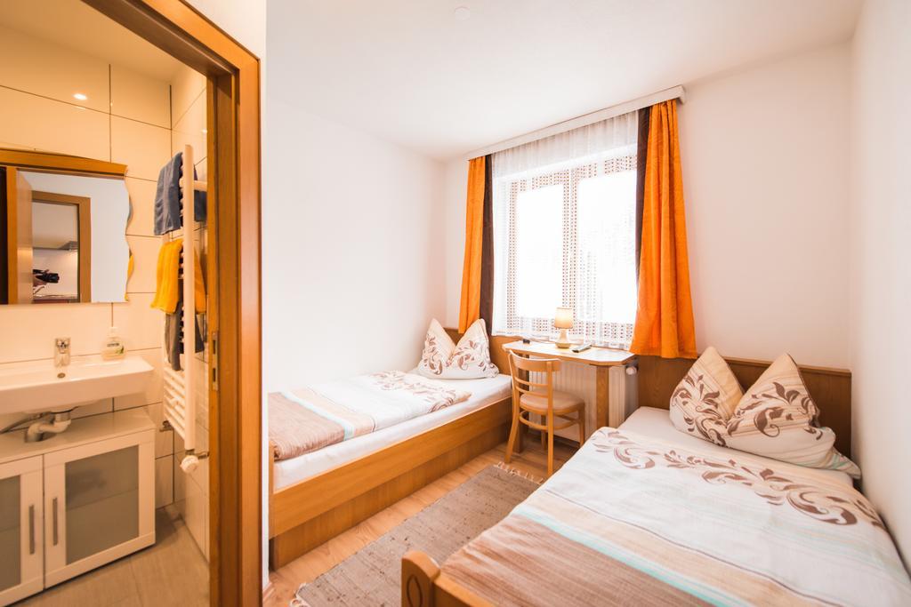 Hotel Pension Barbara Sankt Martin am Tennengebirge Exteriör bild