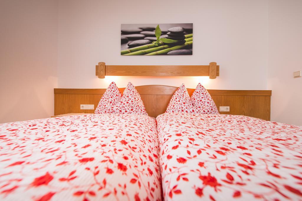 Hotel Pension Barbara Sankt Martin am Tennengebirge Exteriör bild
