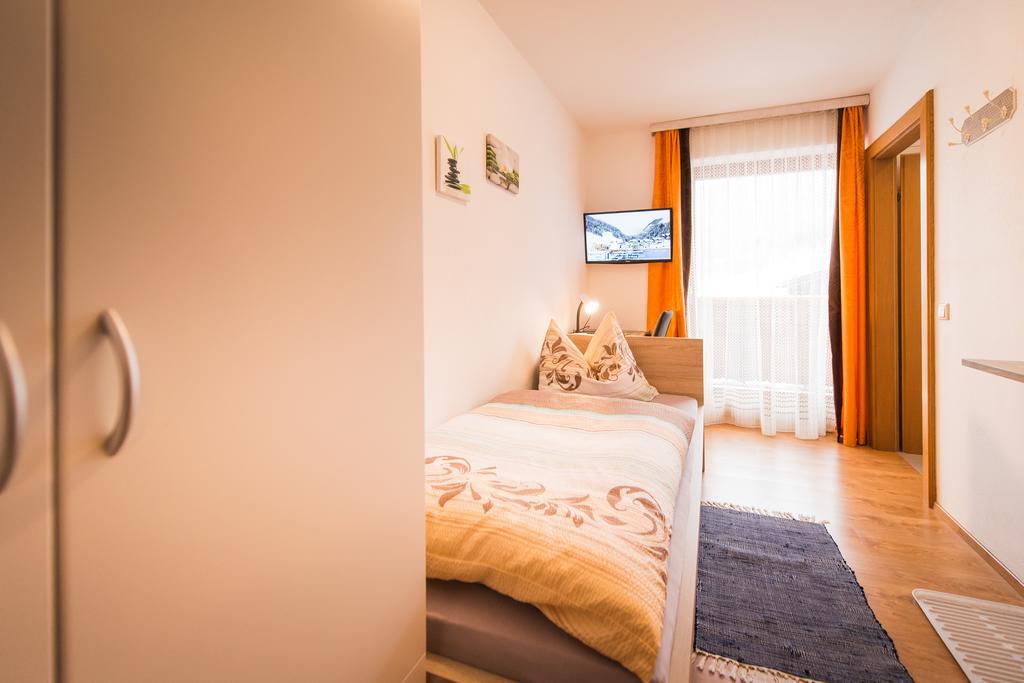 Hotel Pension Barbara Sankt Martin am Tennengebirge Exteriör bild